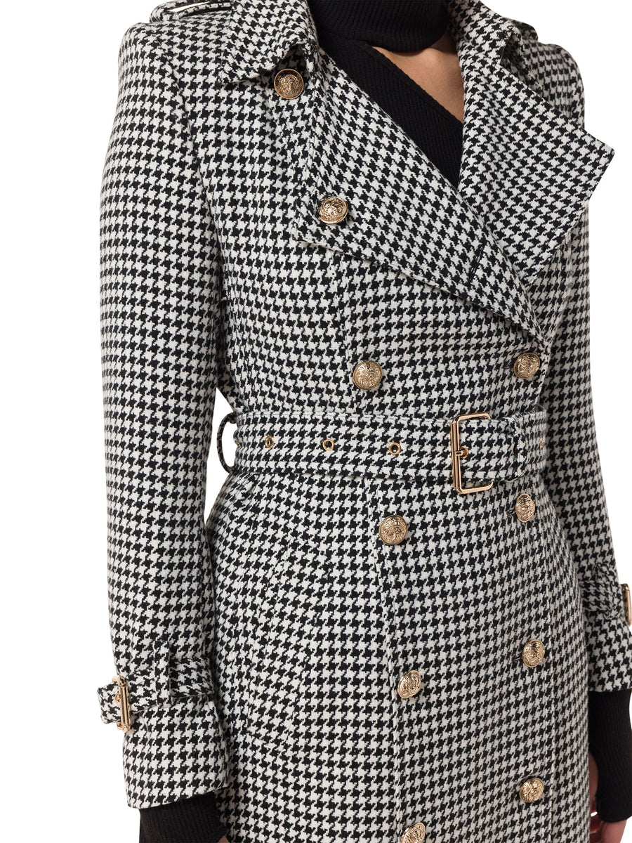 Close-up of belt and pattern on Stella™ trench coat – black & ivory houndstooth – ALALYA